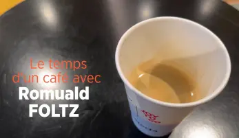 Image d'un café avec le titre Le temps d'un café avec Romuald